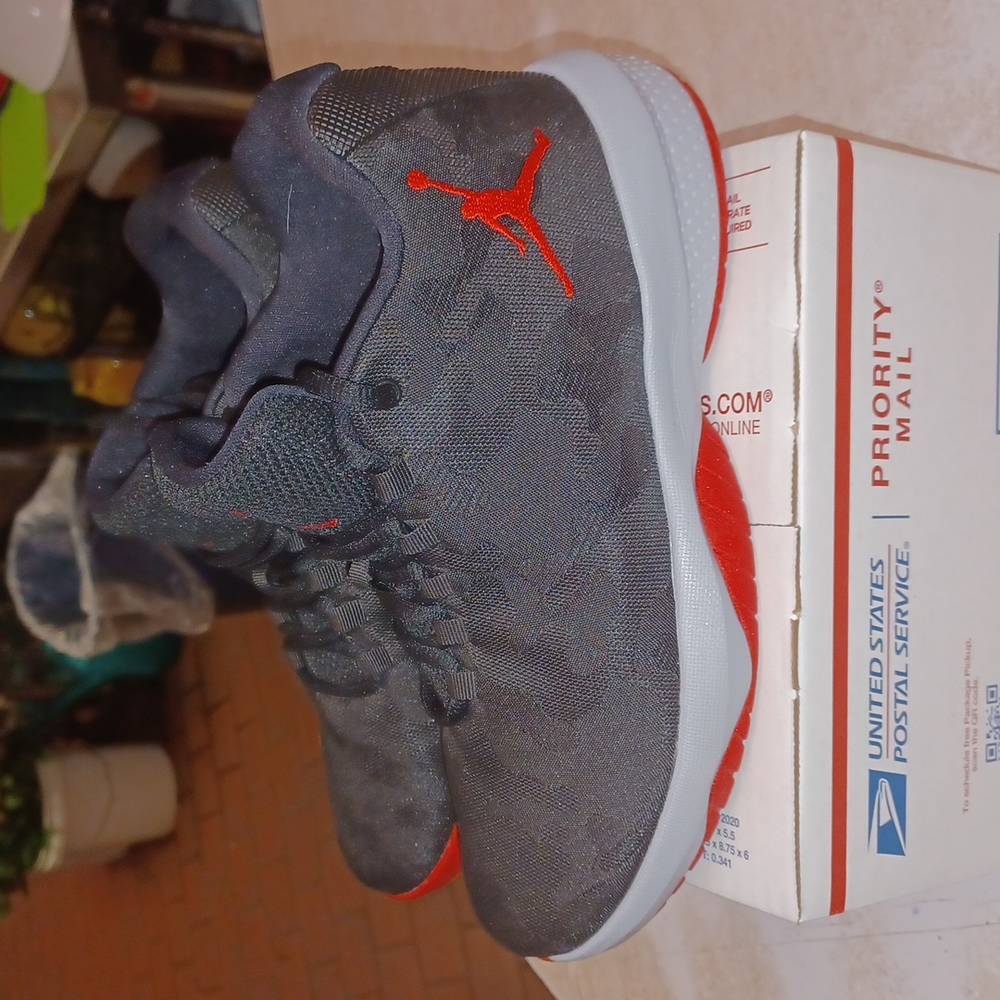 Jordan B fly